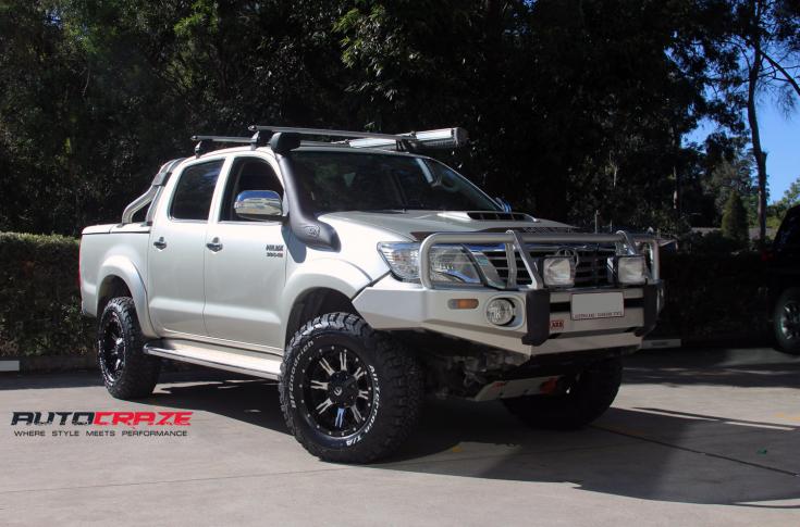 TOYOTA HILUX N70 4WD NUTZ GLOSS BLACK MILLED ACCENT